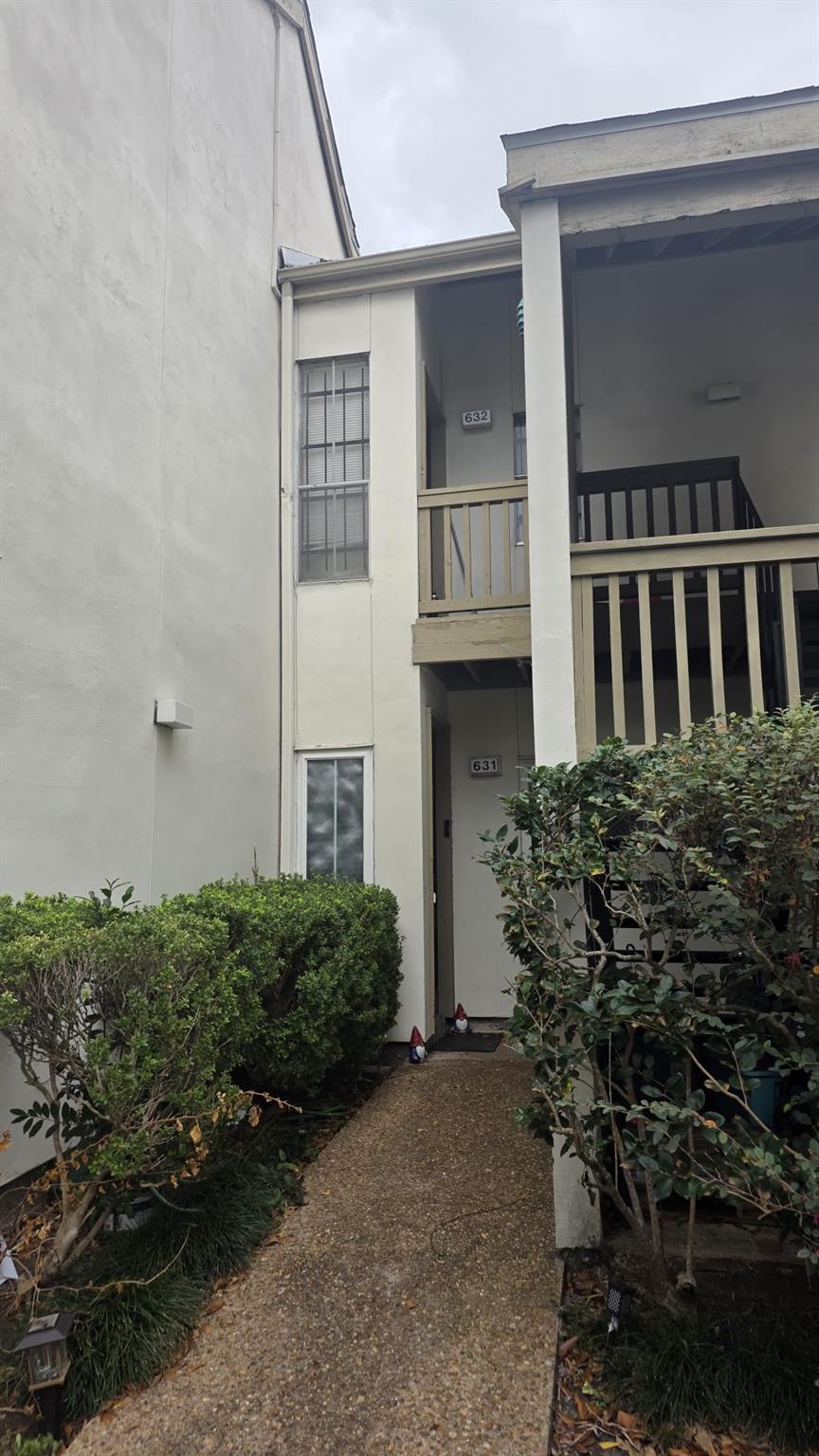 2100 Tanglewilde St 632