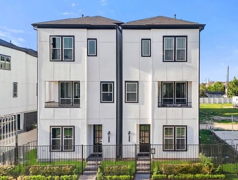 Photo of 2706 Grand Fountains Drive #C, Houston, TX 77054 (MLS # 29194022)