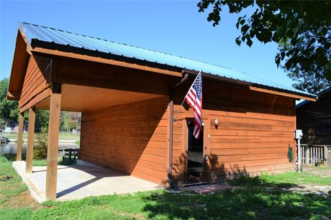 Photo of 1472 Lakeside Drive, Huntsville, TX 77320 (MLS # 20724734)