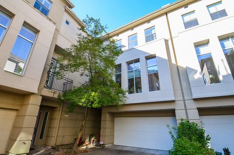 Photo of 1116 Columbus Street, Houston, TX 77019 (MLS # 28612121)