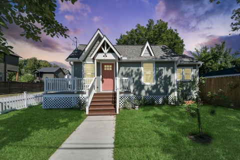 Photo of 1015 E 32nd Street, Houston, TX 77022 (MLS # 42678643)