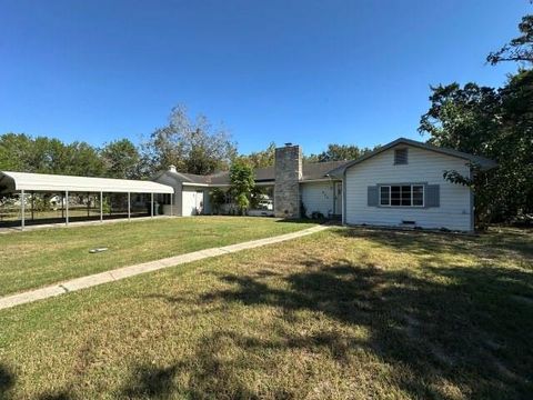 Photo of 612 S East Street, Edna, TX 77957 (MLS # 7200093)
