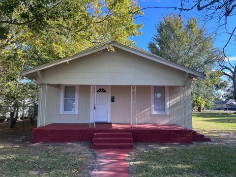 Photo of 1710 W 15th Street, Port Arthur, TX 77640 (MLS # 59314220)