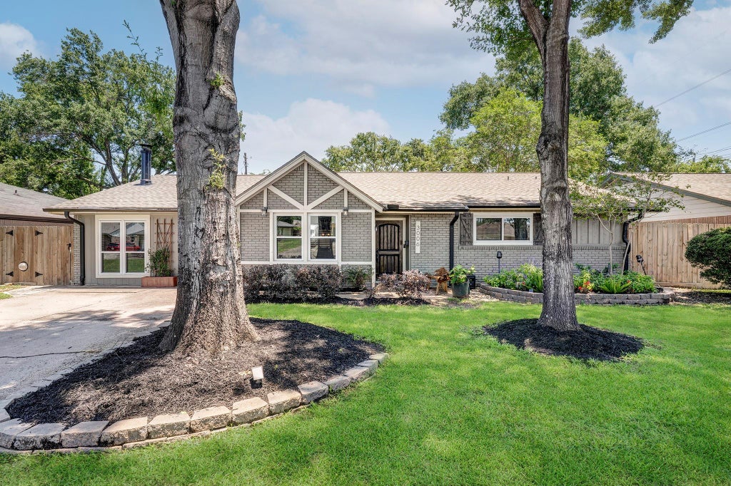 Photo of 3006 Helberg Road, Houston, TX 77092 (MLS # 67882346)