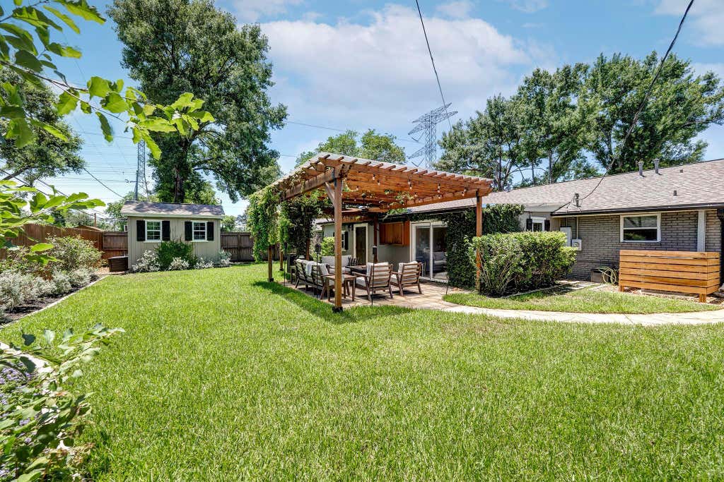 Photo of 3006 Helberg Road, Houston, TX 77092 (MLS # 67882346)