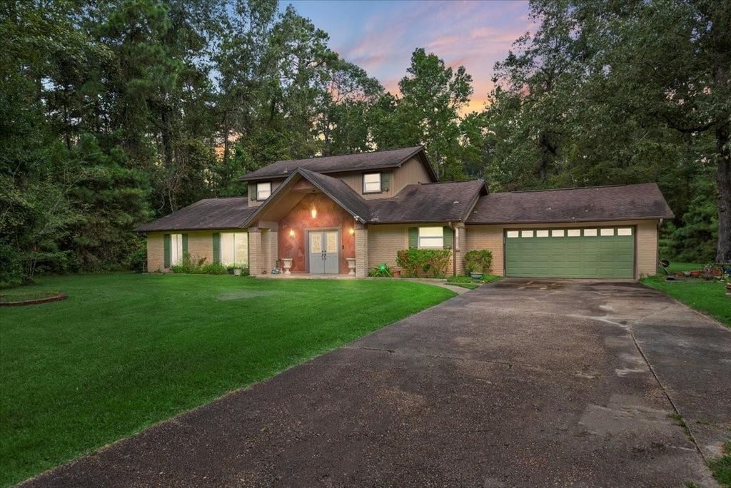 Photo of 206 Dogwood, New Caney, TX 77357 (MLS # 59957307)