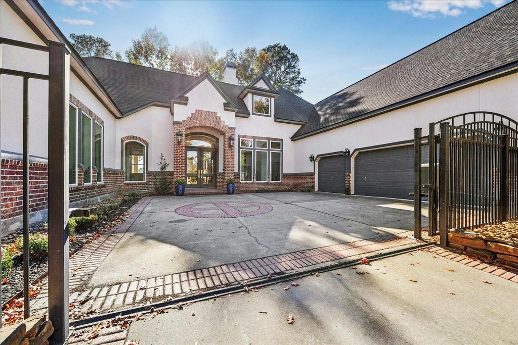 Photo of 22 New Greens Court, Kingwood, TX 77339 (MLS # 45975176)