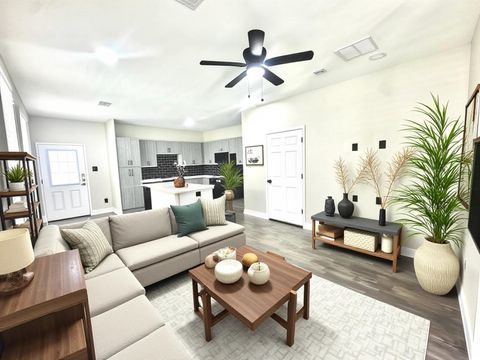 Photo of 62 Woodland Hills Drive #B, Conroe, TX 77303 (MLS # 20967130)