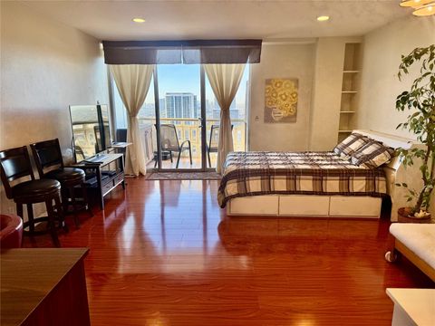 Condo For Sale - 2016 Main Street #2510<br/> Houston, TX 77002