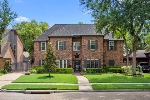 Photo of 1002 Millstone Court, Sugar Land, TX 77498 (MLS # 24053400)