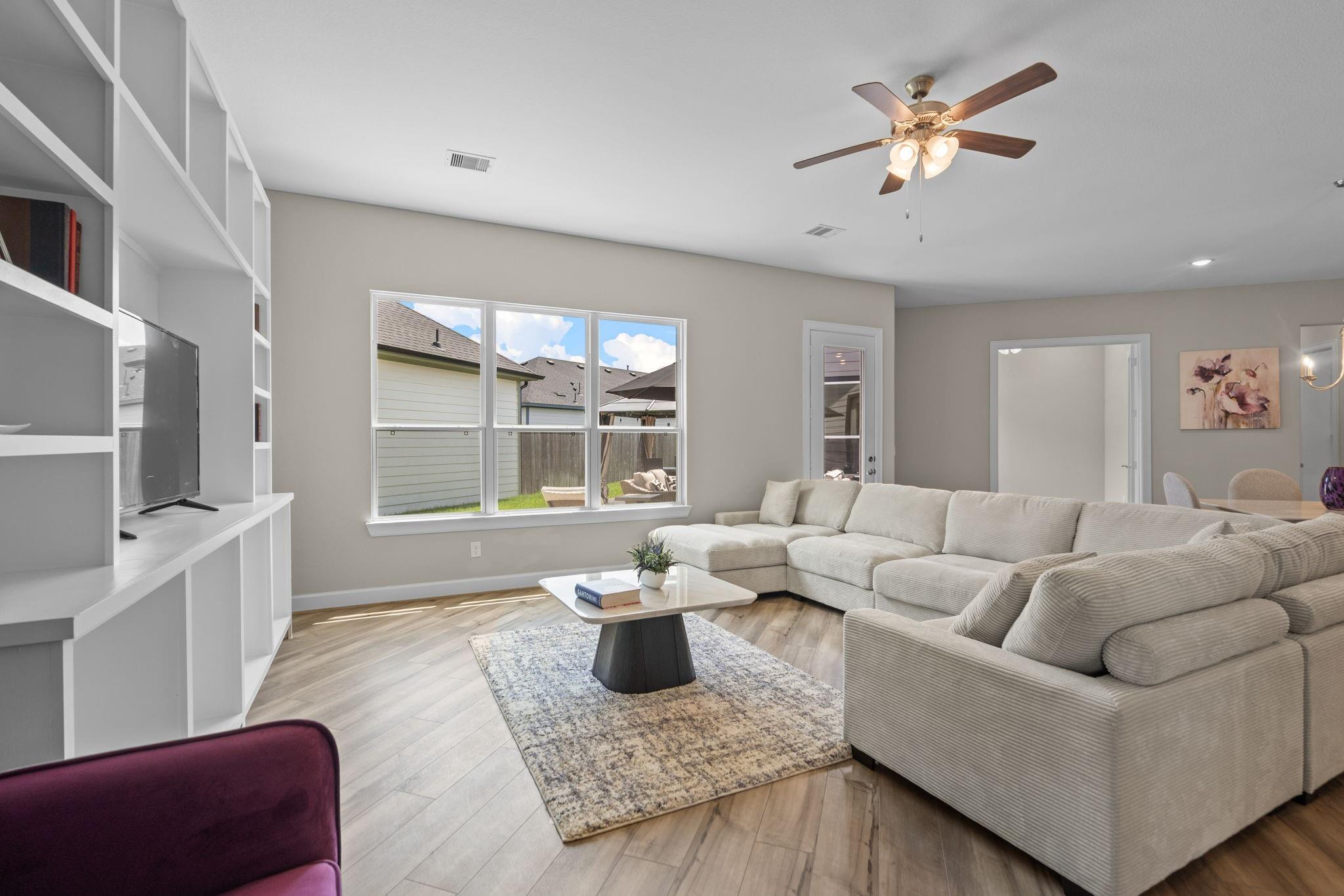 1214 Hidden Oaks Dr