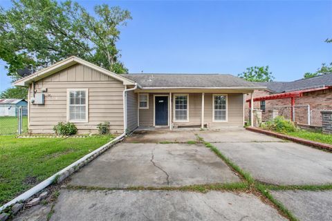 Photo of 1911 Thonig Road, Houston, TX 77055 (MLS # 74359345)