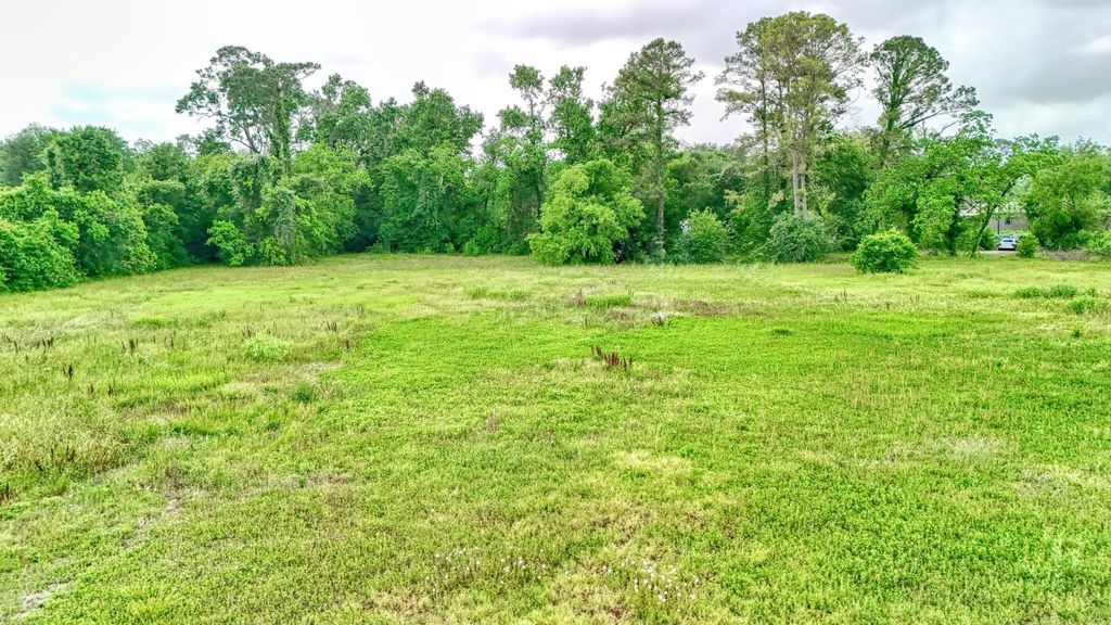 Photo of 1821 S Victory Drive, Houston, TX 77088 (MLS # 23481333)