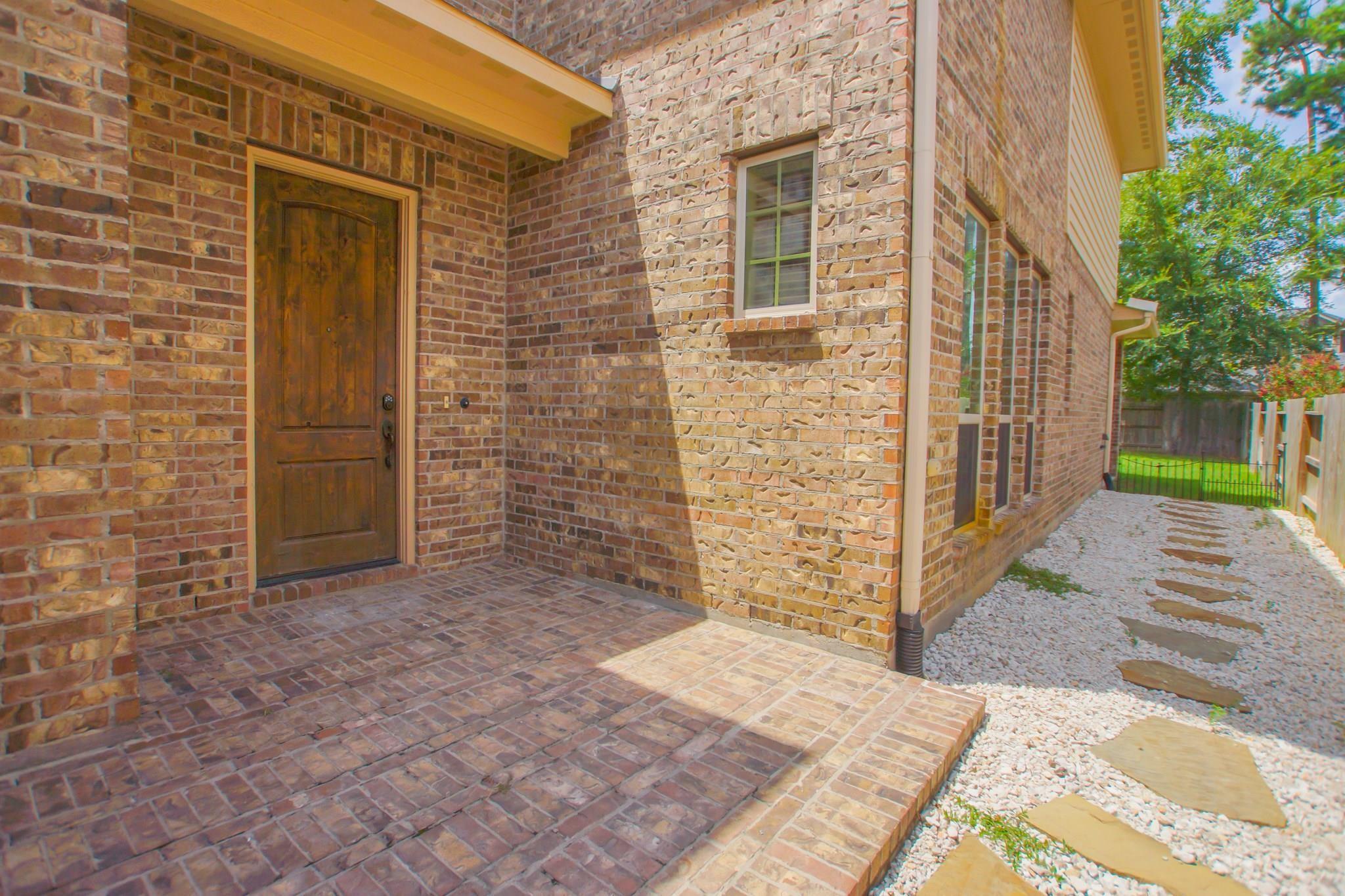 8119 Spreadwing Street