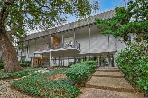 Photo of 3300 Yorktown Street #15, Houston, TX 77056 (MLS # 36602923)