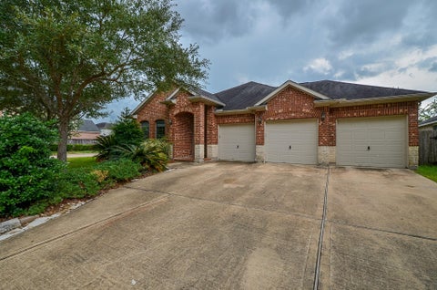 Photo of 4019 Jade Cove Lane, Sugar Land, TX 77479 (MLS # 19029420)