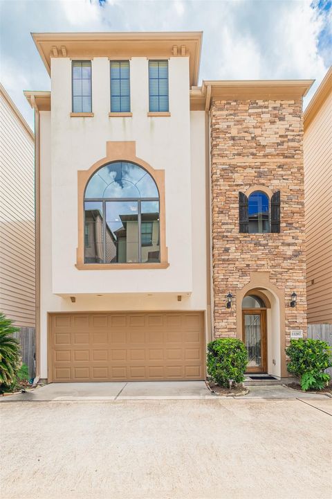 Photo of 11207 Tramonto Drive, Houston, TX 77042 (MLS # 35779127)