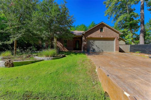 Photo of 13191 Royal Lake Drive, Conroe, TX 77303 (MLS # 86985458)