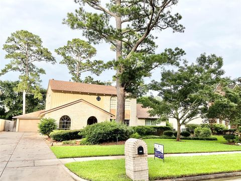 Photo of 1022 Oak Leaf Street, La Porte, TX 77571 (MLS # 82423540)