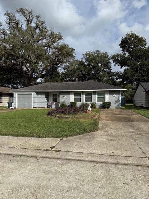 Photo of 833 Magnolia Street, Lake Jackson, TX 77566 (MLS # 60756213)