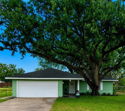 Photo of 2337 Pearland Avenue, Pearland, TX 77581 (MLS # 51783661)