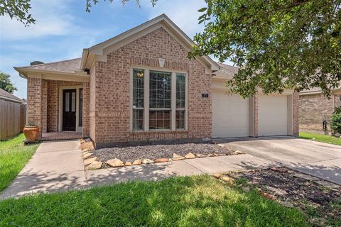 Photo of 871 Falling Springs Lane, League City, TX 77573 (MLS # 10739180)