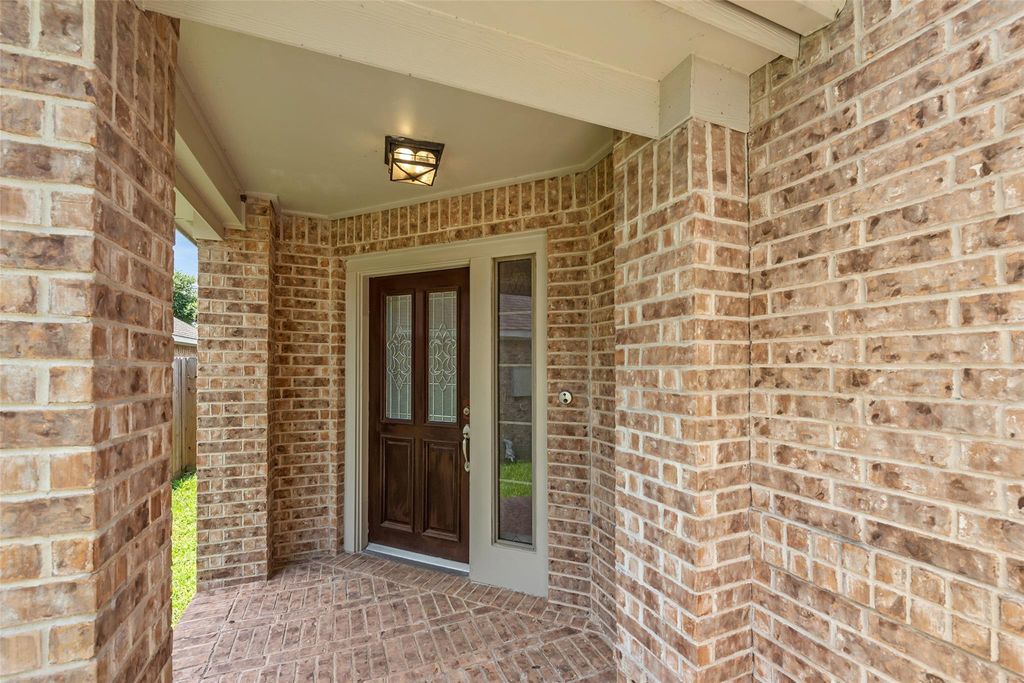 Photo of 871 Falling Springs Lane, League City, TX 77573 (MLS # 10739180)