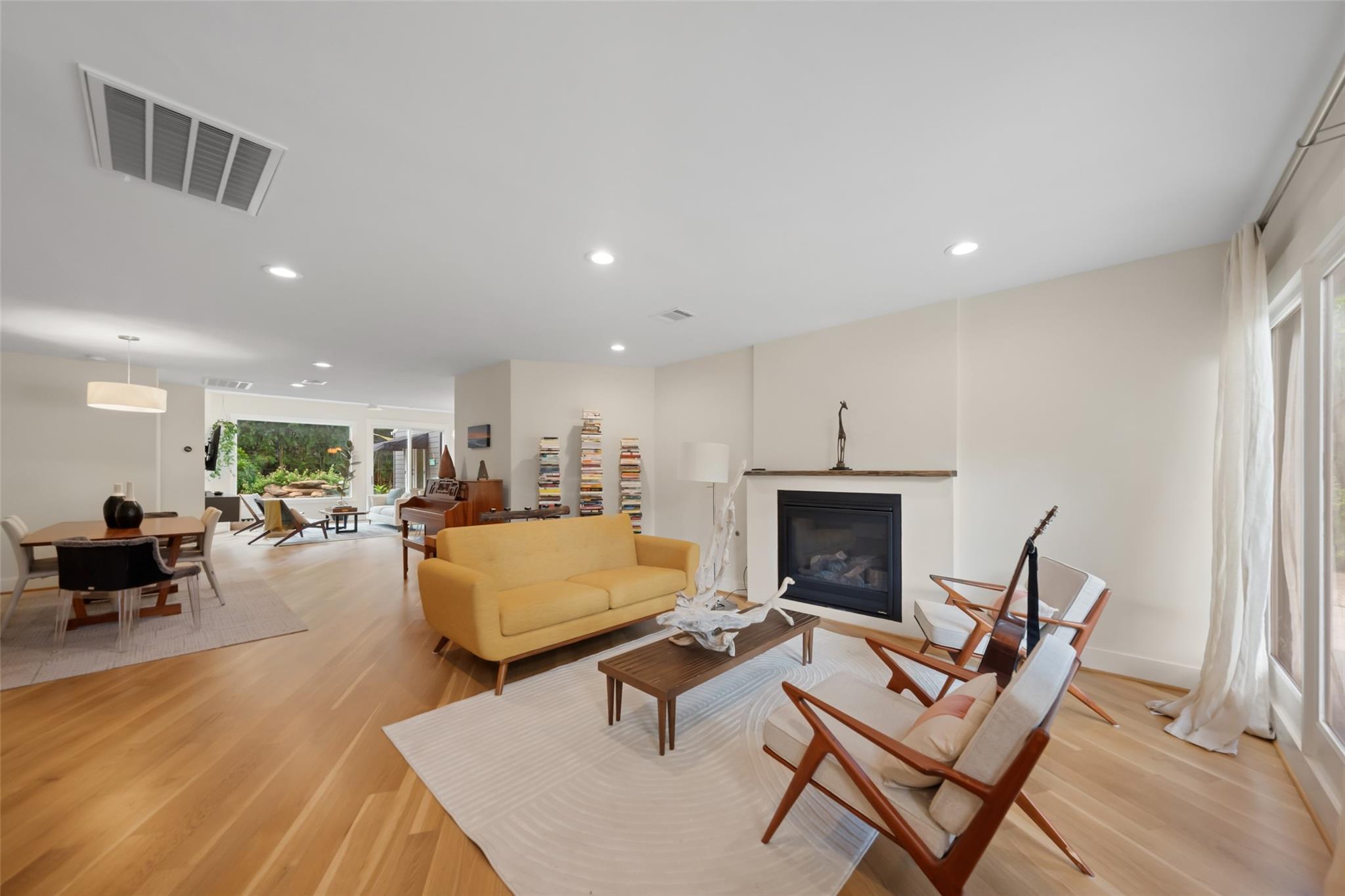 815 W 41st Street