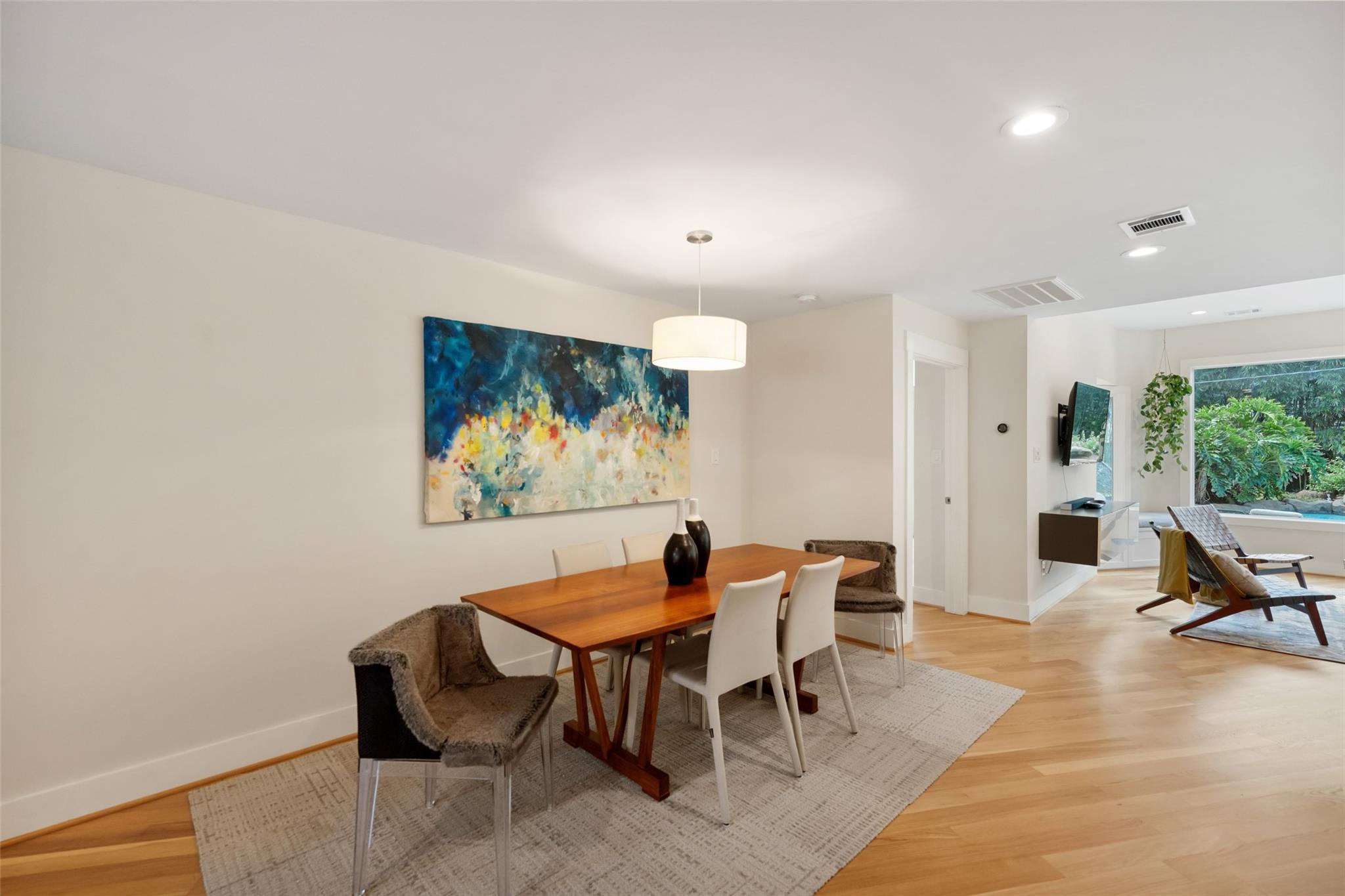 815 W 41st Street
