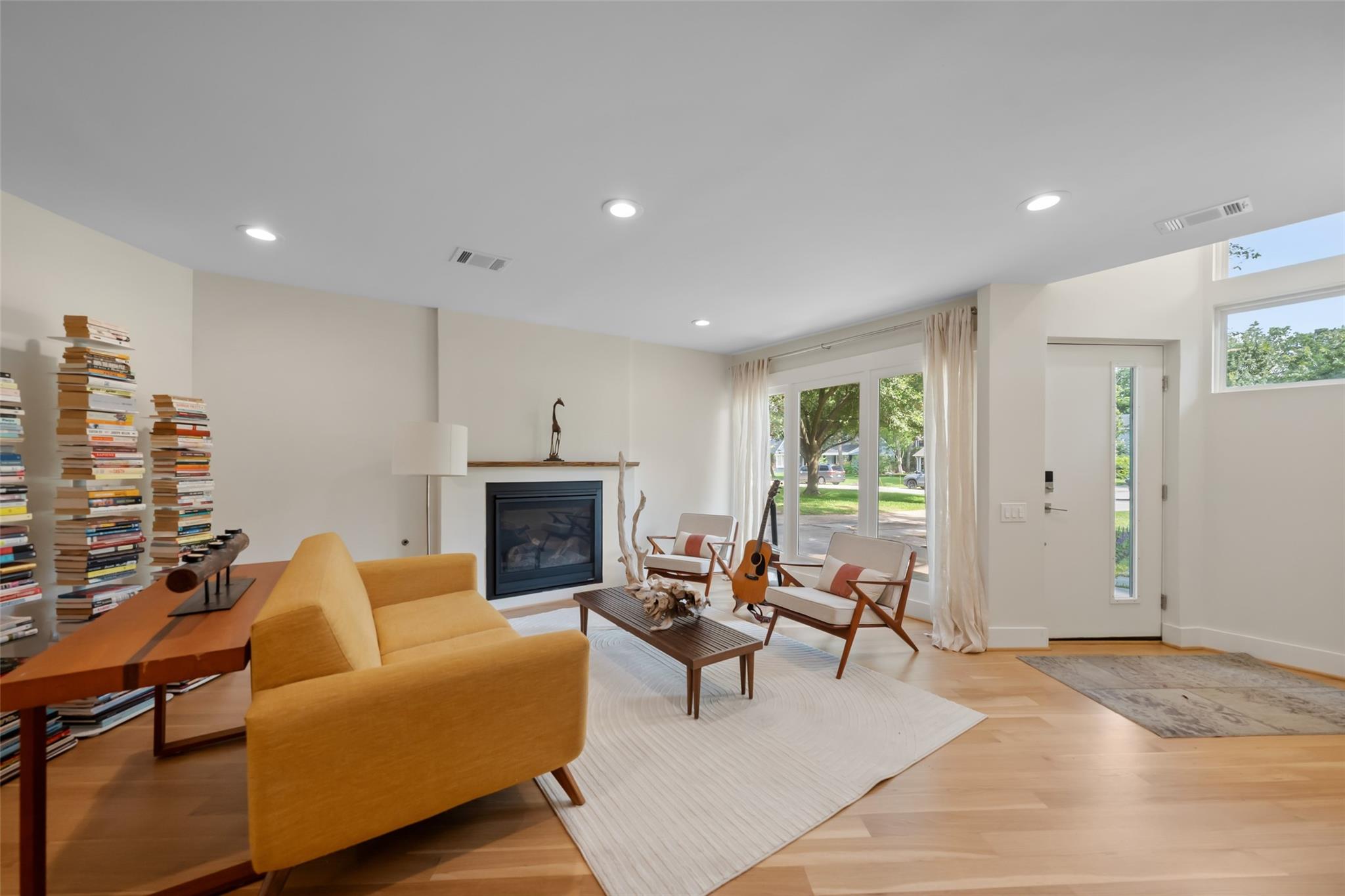 815 W 41st Street