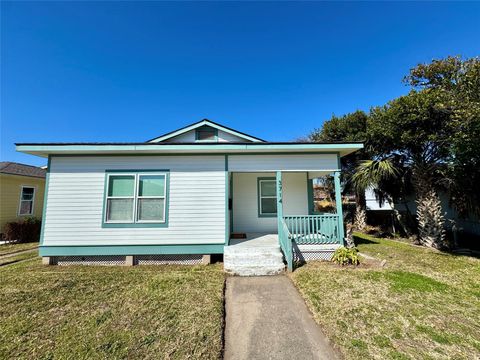 Photo of 3714 Avenue S 1/2, Galveston, TX 77550 (MLS # 37448705)