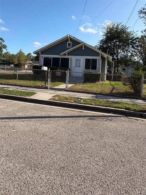 Photo of 601 Harding Street, Baytown, TX 77520 (MLS # 83031012)