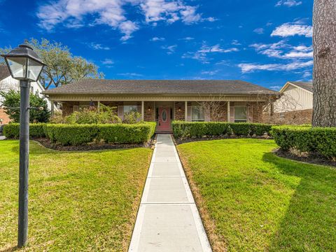 Photo of 818 Olney Oak Drive, Houston, TX 77079 (MLS # 59867239)