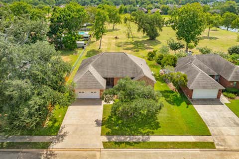 Photo of 203 Lexington Avenue, Clute, TX 77531 (MLS # 77276842)