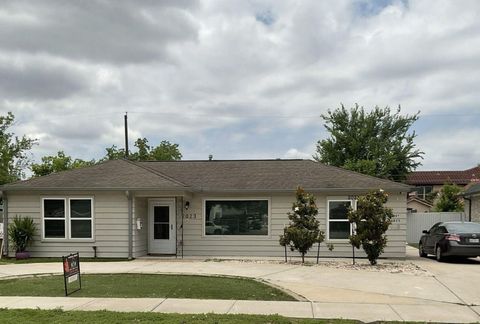 Photo of 2023 Antoine Drive, Houston, TX 77055 (MLS # 53524608)