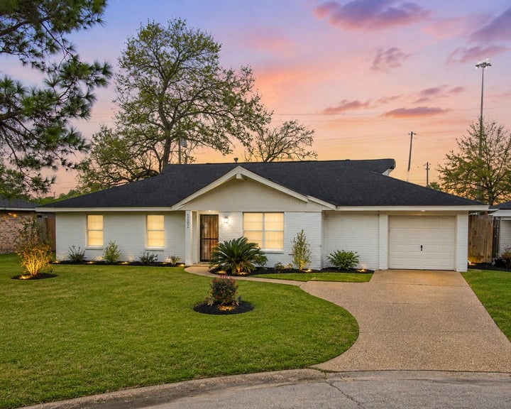 Photo 1 of 17 — 10302 Willowisp Drive, Houston, TX 77035