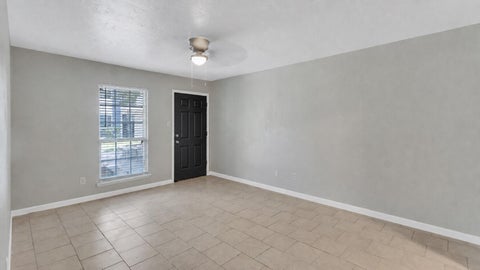 Photo of 122 E Crosstimbers Street #106, Houston, TX 77022 (MLS # 50596151)