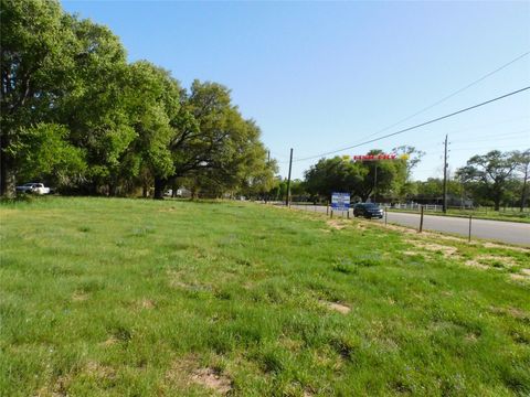 Vacant Land For Sale - 1215 N Meyer Street<br/> Austin County, Sealy, TX 77474