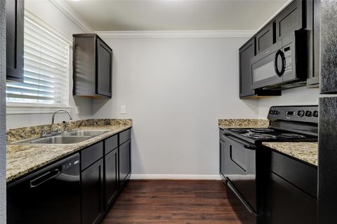 Photo of 1600 W T C Jester Boulevard #01, Houston, TX 77008 (MLS # 3087960)