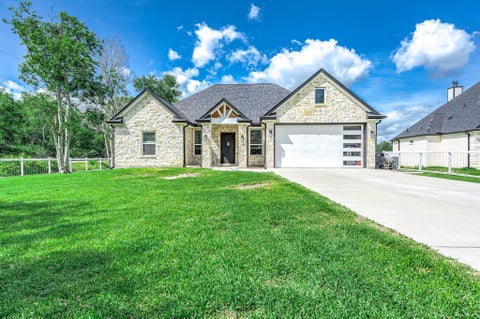 Homes For Sale - 8032 Short Road<br/> Needville, TX 77461