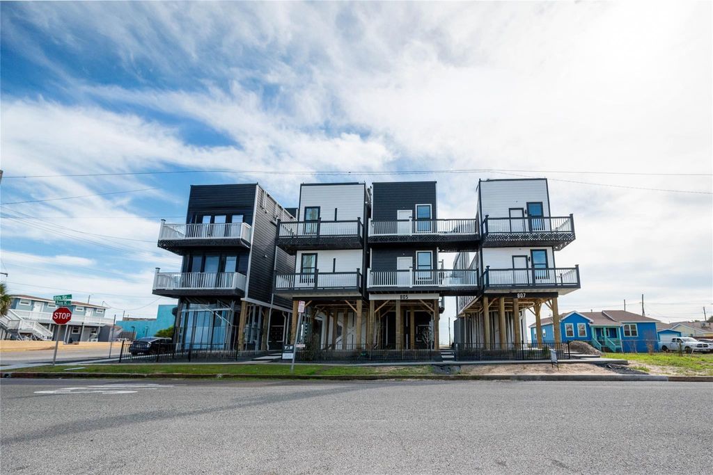 Photo of 805 Avenue K #D, Galveston, TX 77550 (MLS # 8397330)