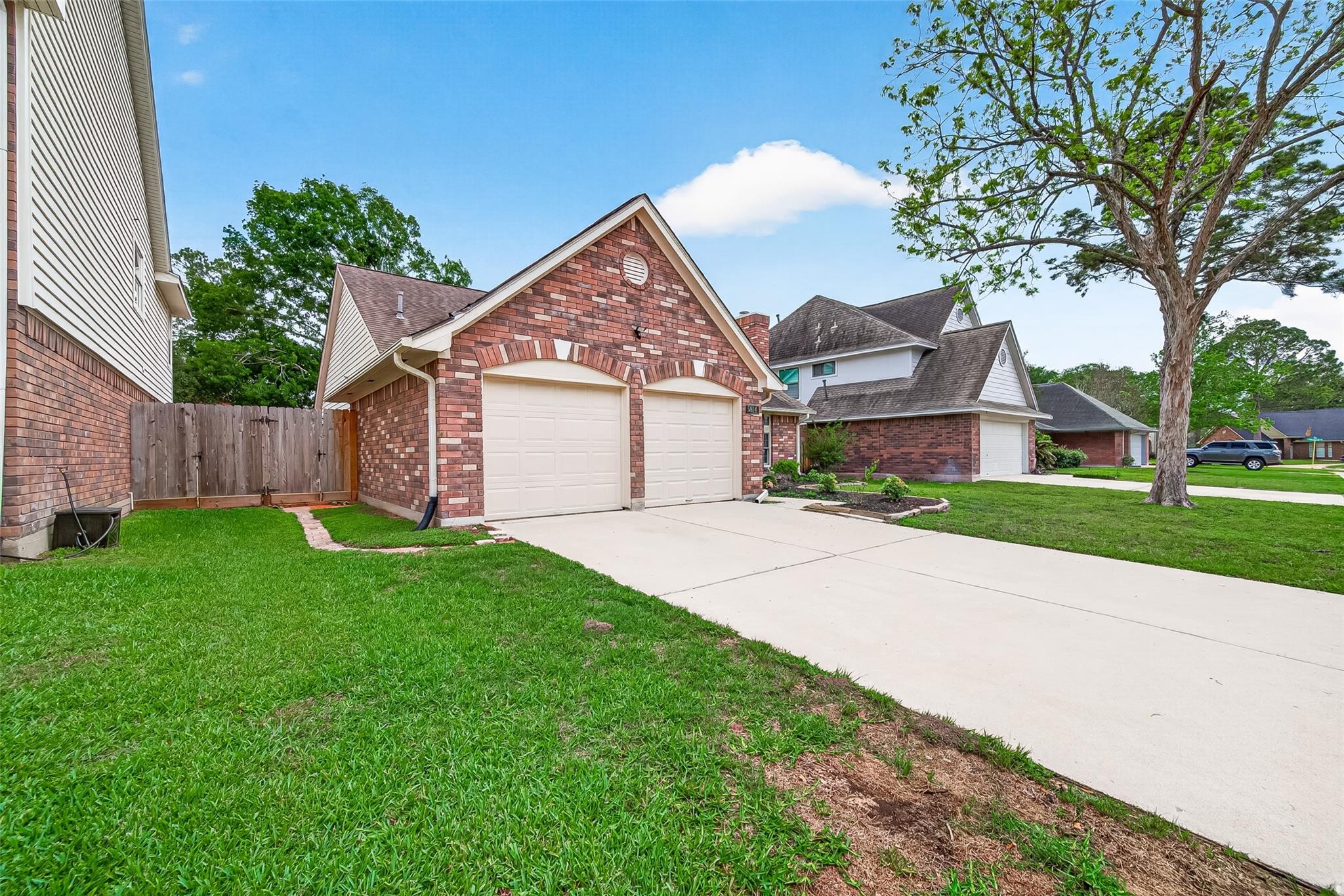5814 N Magazine Circle