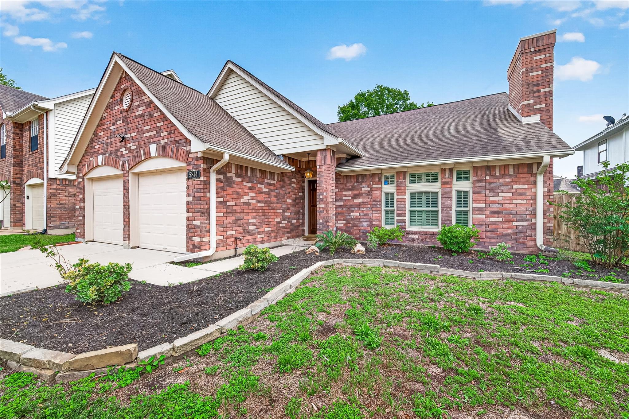 5814 N Magazine Circle