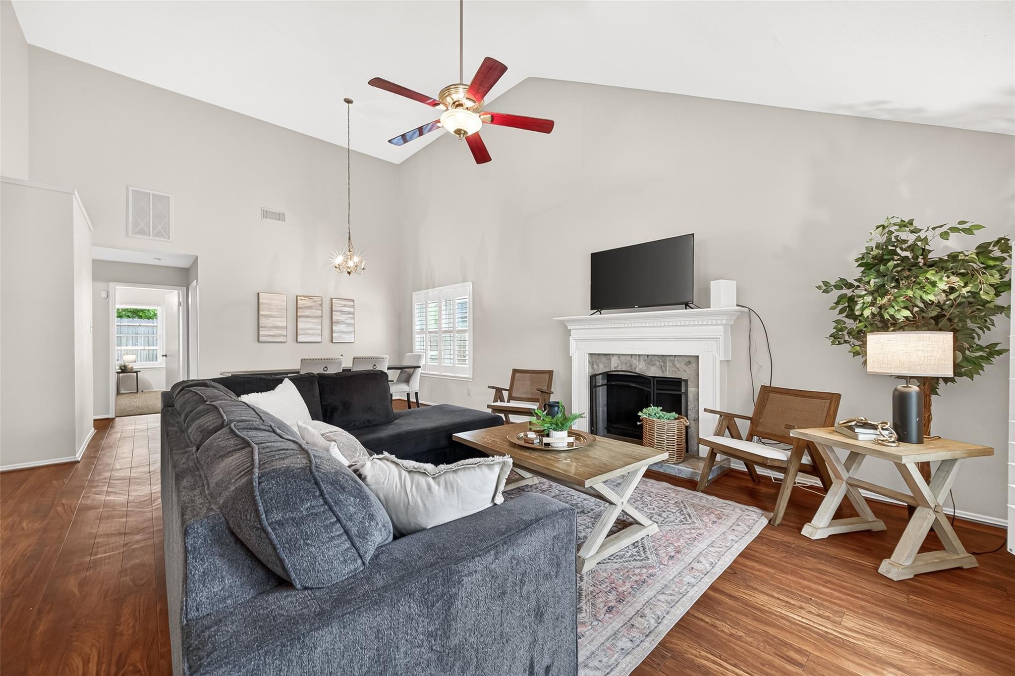 5814 N Magazine Circle