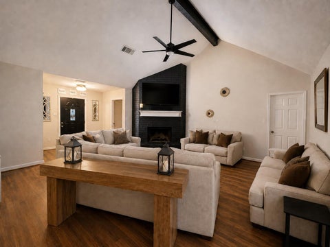 Homes For Sale - 1105 E Adoue Street<br/> Brazoria County, Alvin, TX 77511