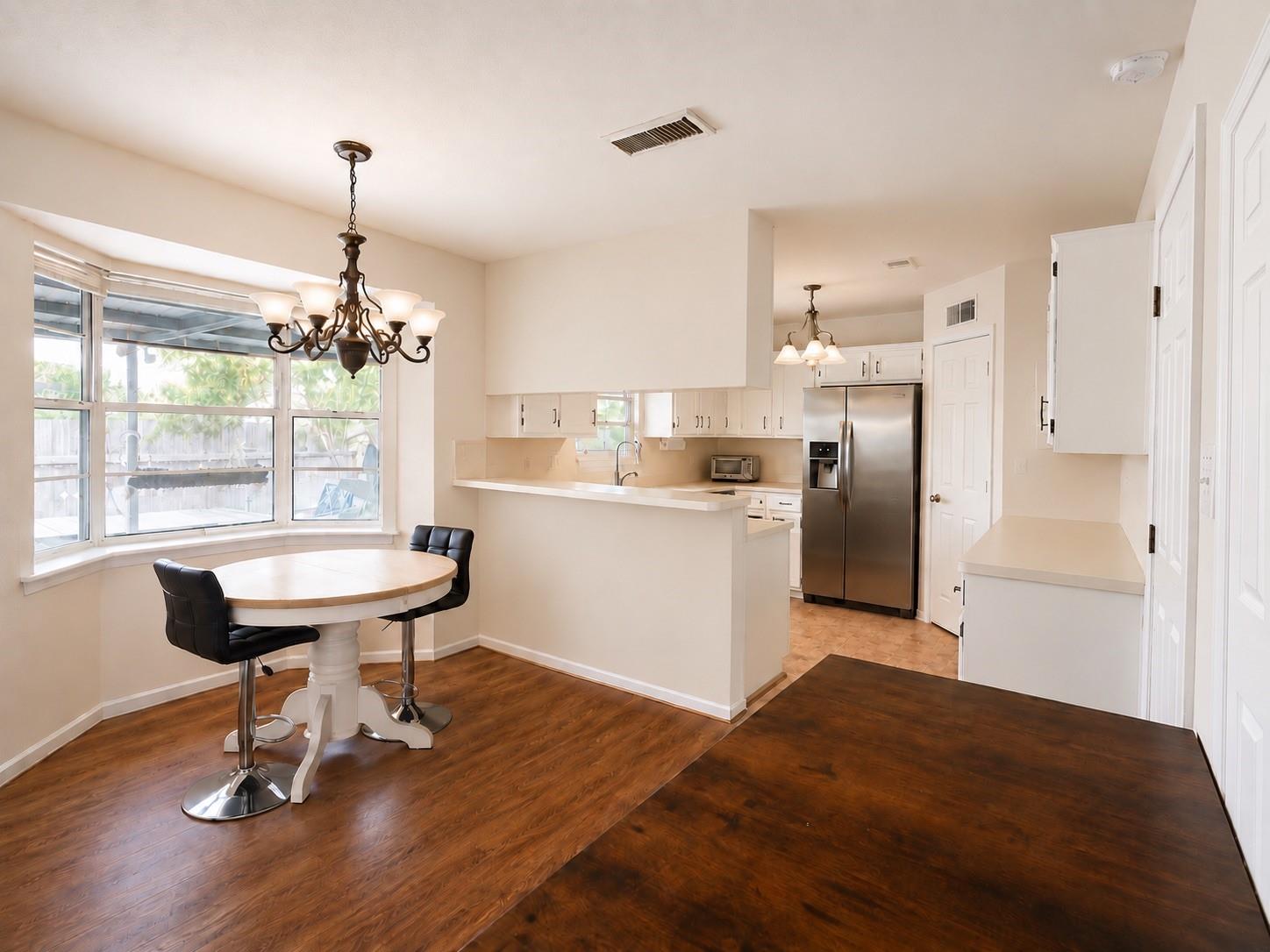 1105 E Adoue Street