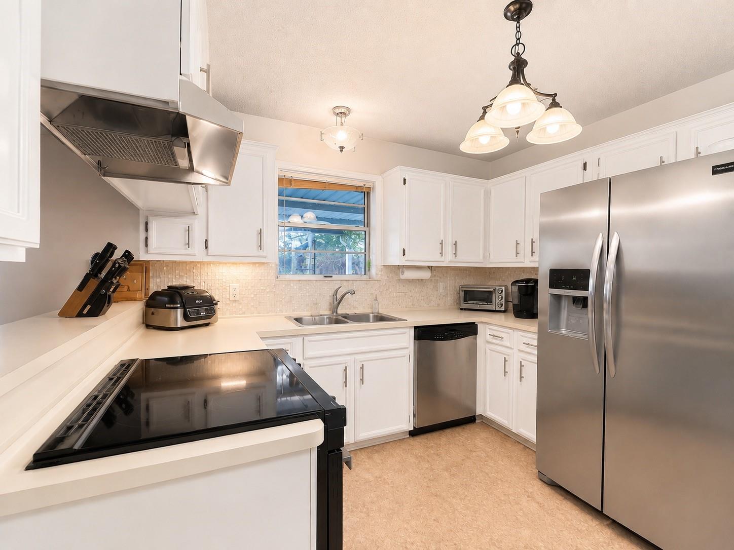 1105 E Adoue Street