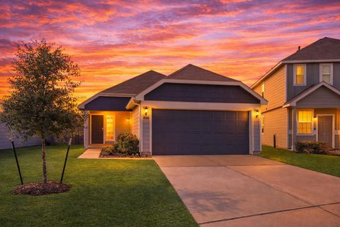 Photo of 14091 Chinook Drive, Conroe, TX 77384 (MLS # 34681617)