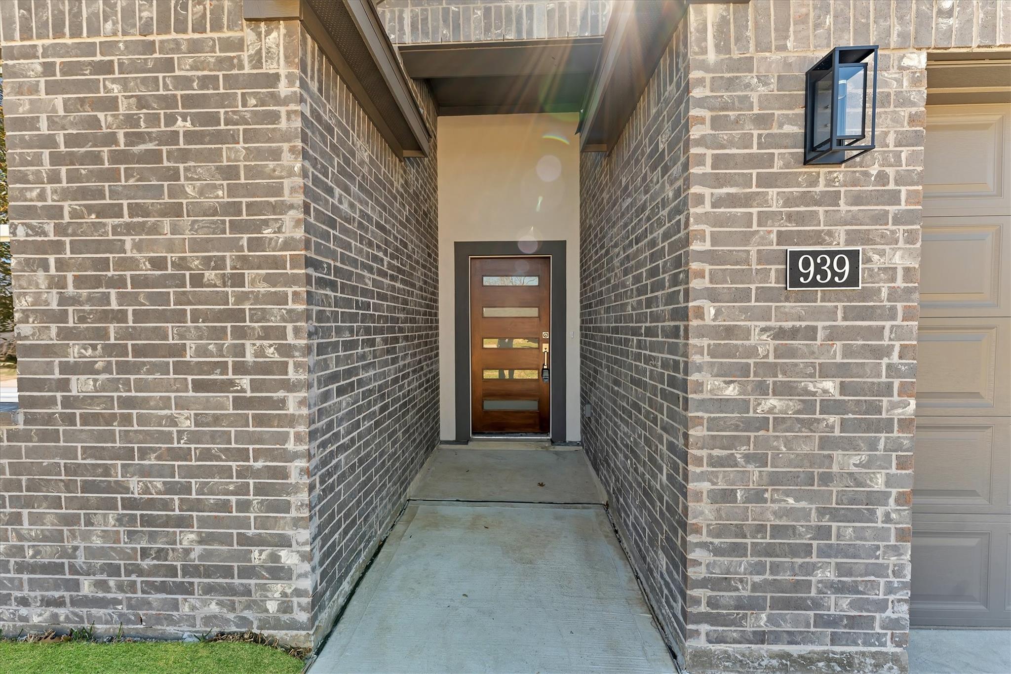 939 Lake View Drive