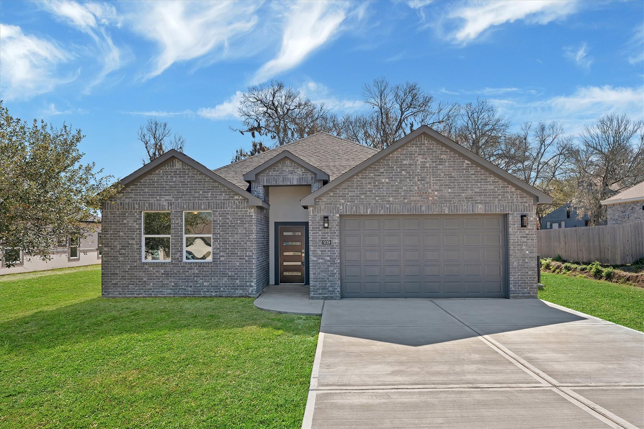 939 Lake View Drive